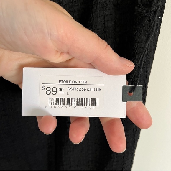 ASTR THE LABEL Zoe Black Textured Pull-On Flare Pants - Picture 9 of 12